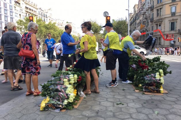 preparació flors manifestació Iu Forn