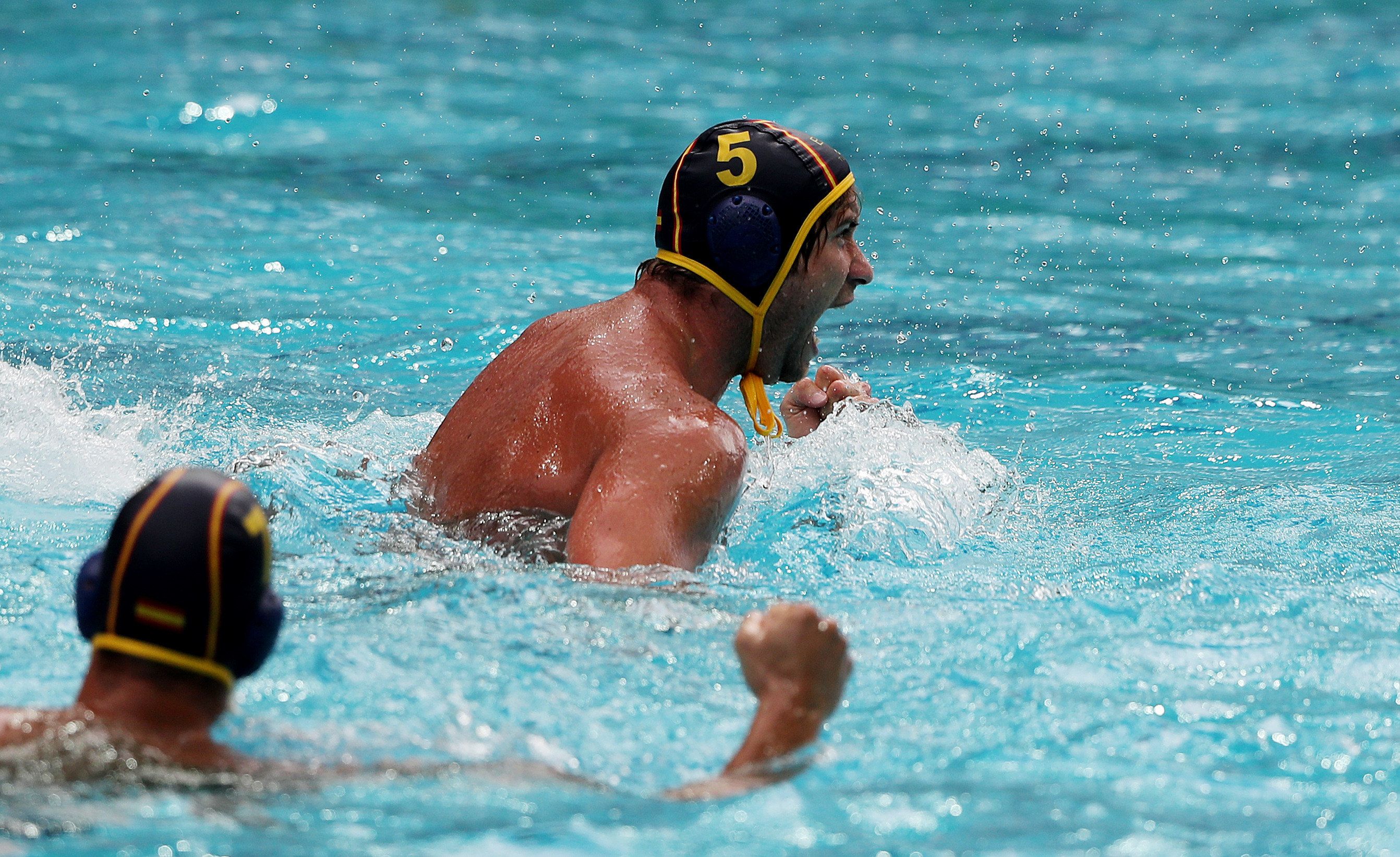El waterpolo masculí derrota EUA (9-10)