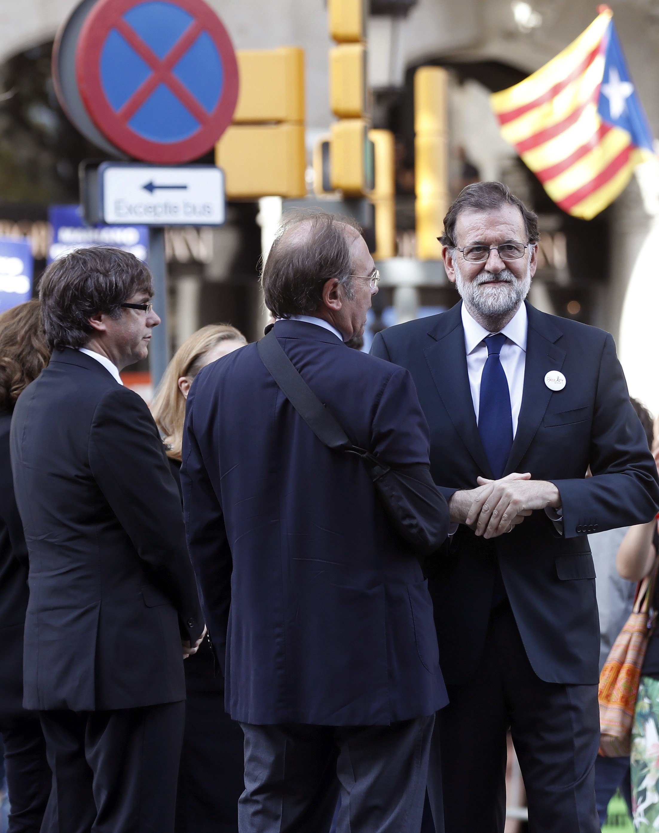 El Estado y la Generalitat se preparan para el choque del 1-O tras el luto