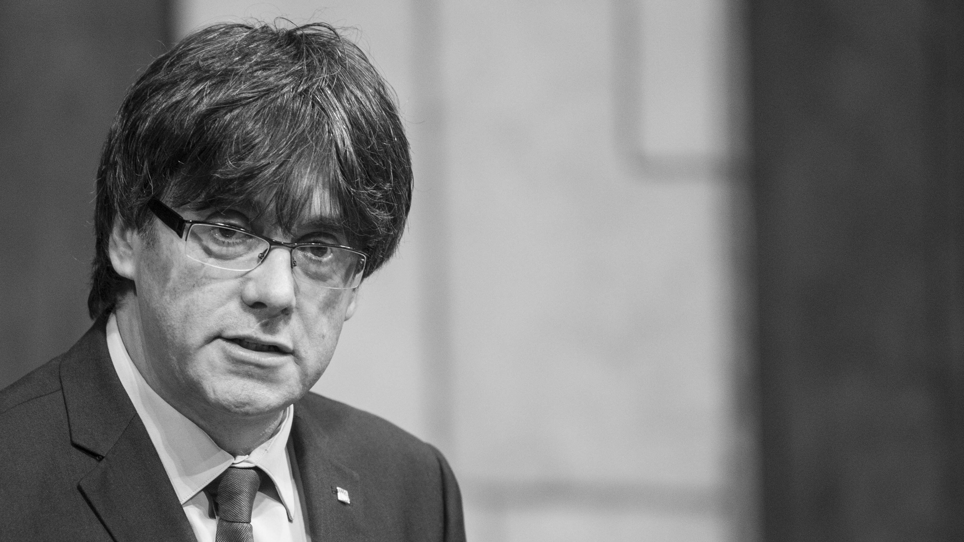 Puigdemont, o caixa o faixa