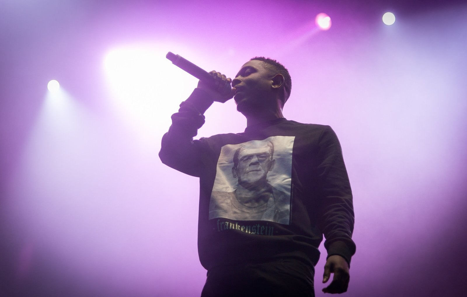 El rapero Kendrick Lamar triunfa en los premios MTV