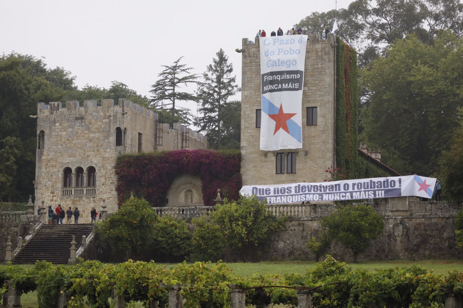 VÍDEO: Ocupen la residència d'estiu de la família Franco a Galícia