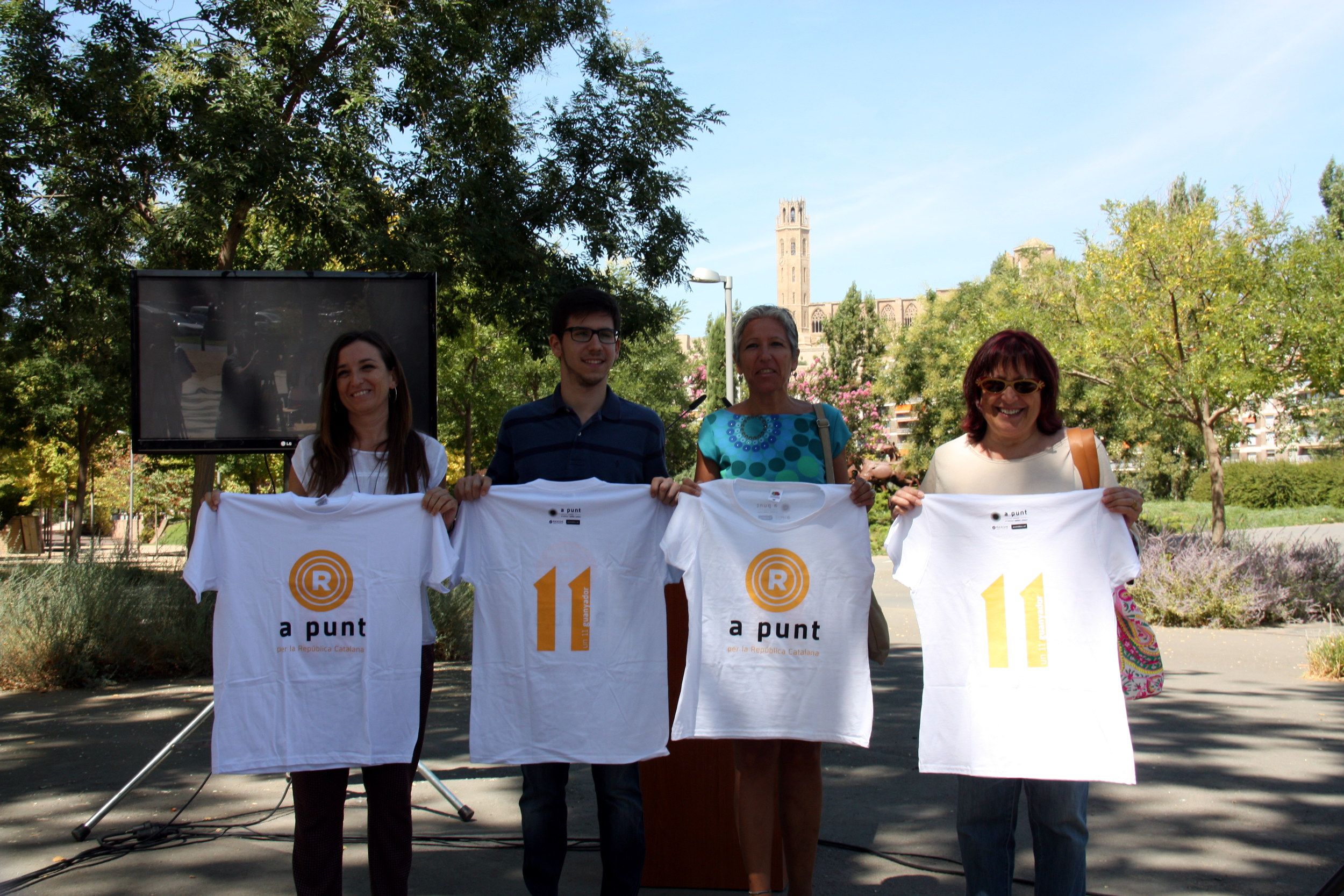 Una Diada con camisetas personalizadas como un "equipo ganador"