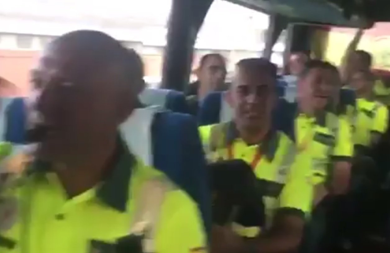 El vídeo dels guàrdies civils del Prat cantant "Que viva España"