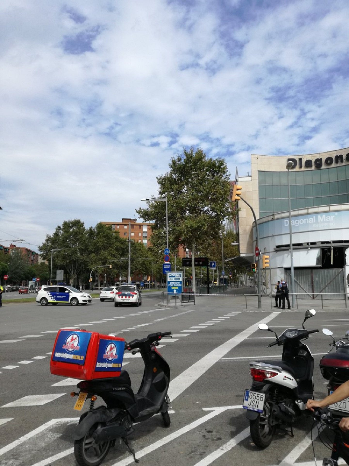 Una falsa alarma obliga a acordonar el centro Diagonal Mar