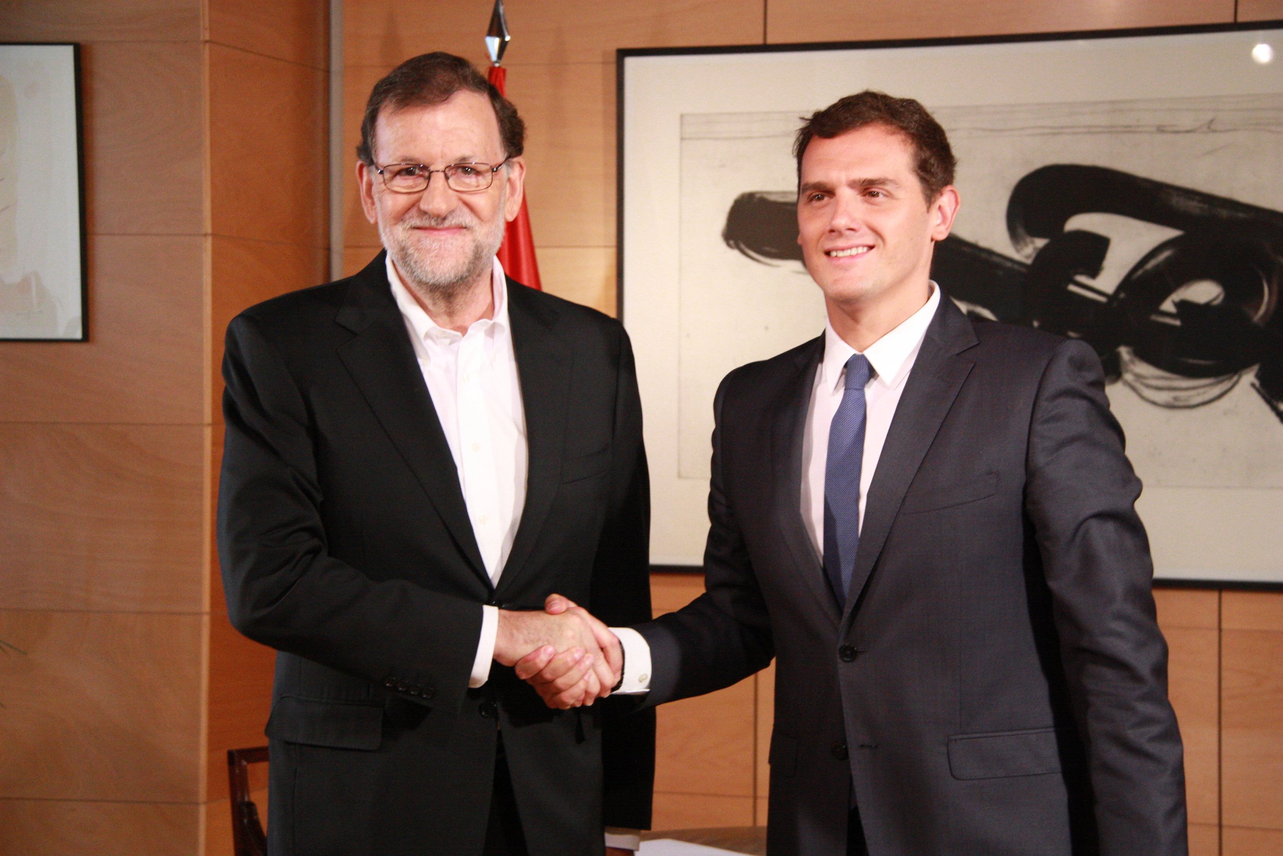 Rivera cierra un acuerdo con Rajoy para dar apoyo a los presupuestos