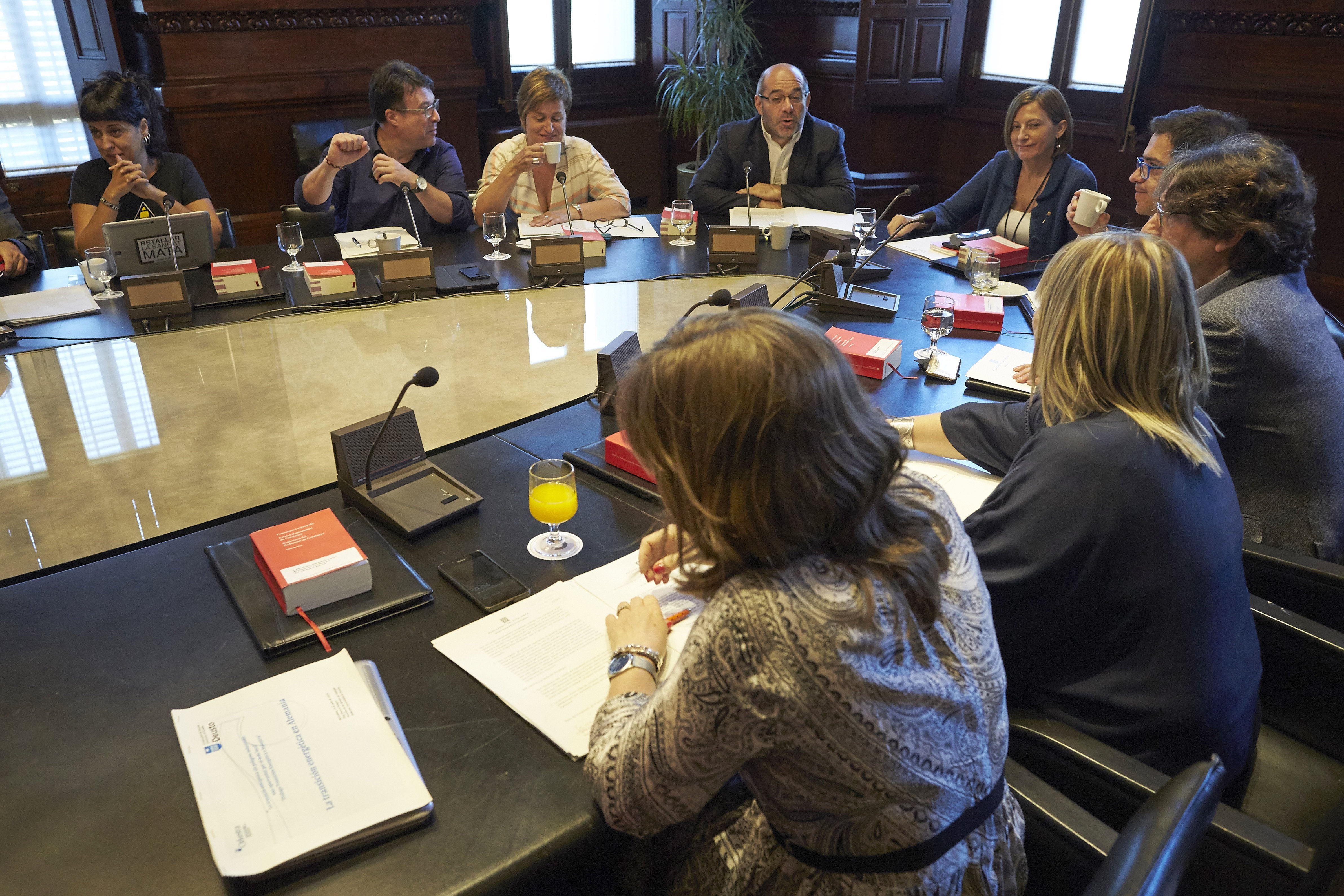 Forcadell convoca la Mesa una hora antes del inicio del pleno