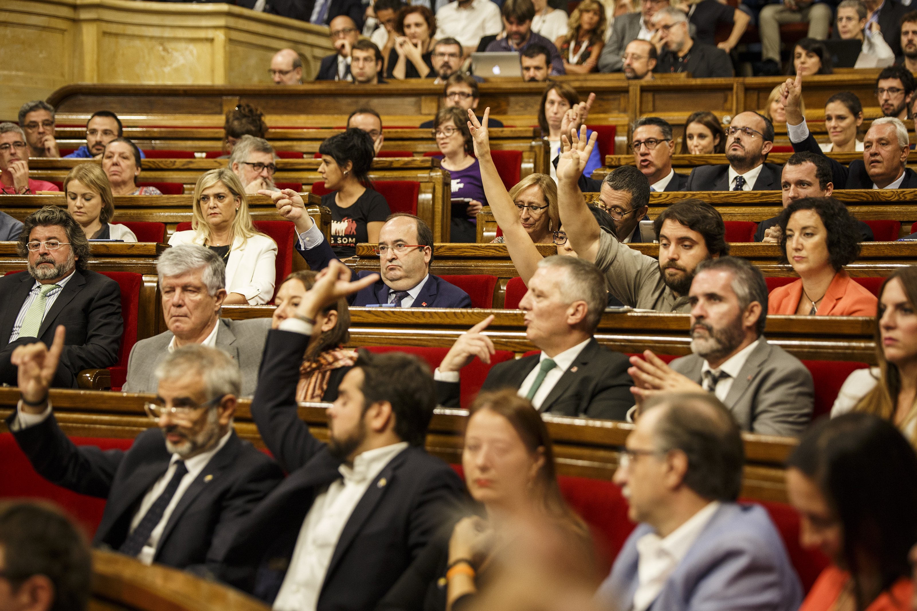 Indignació de l'oposició per l'admissió a tràmit de la llei del Referèndum