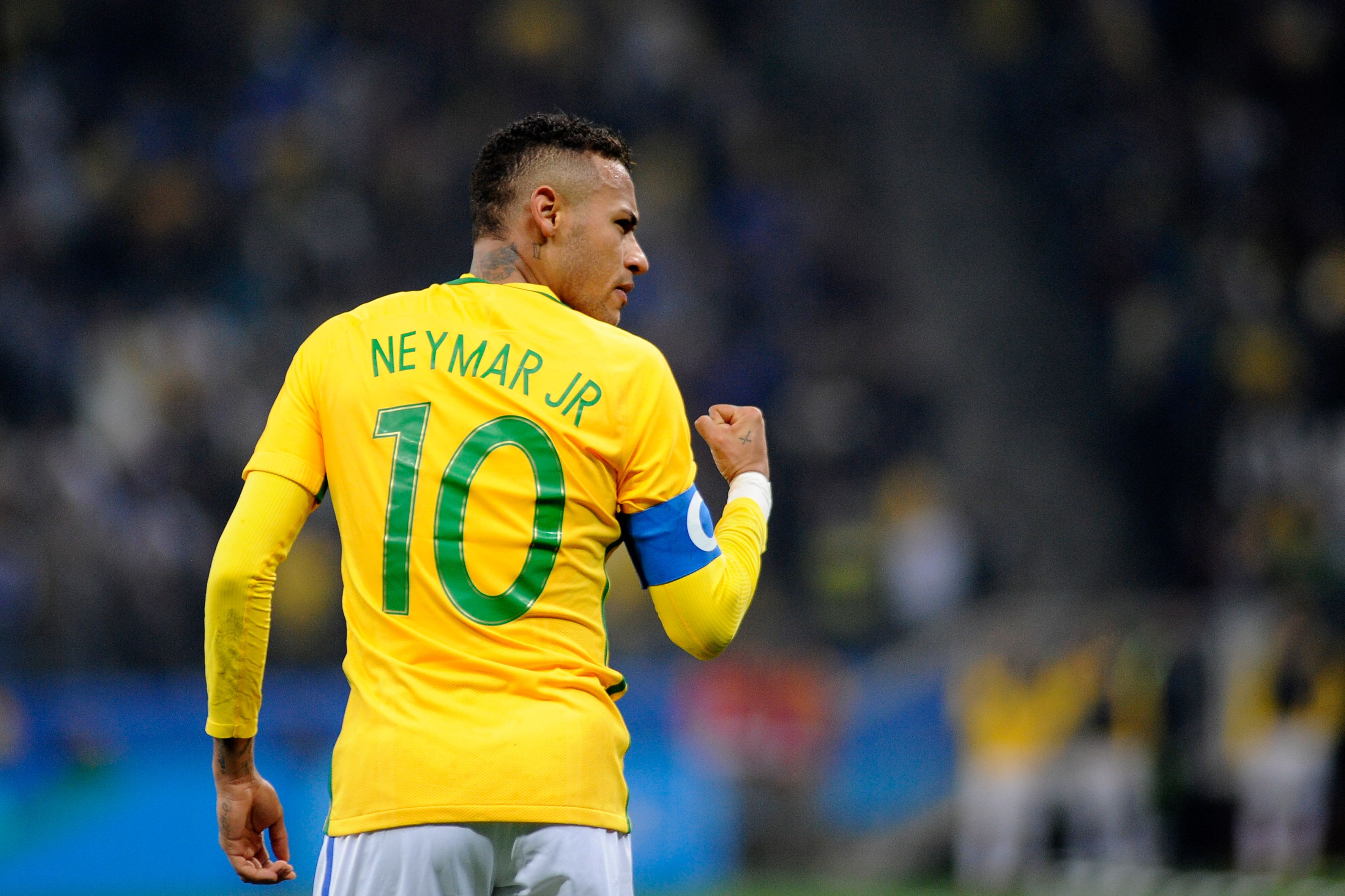 Neymar guía Brasil hacia las semifinales (2-0)