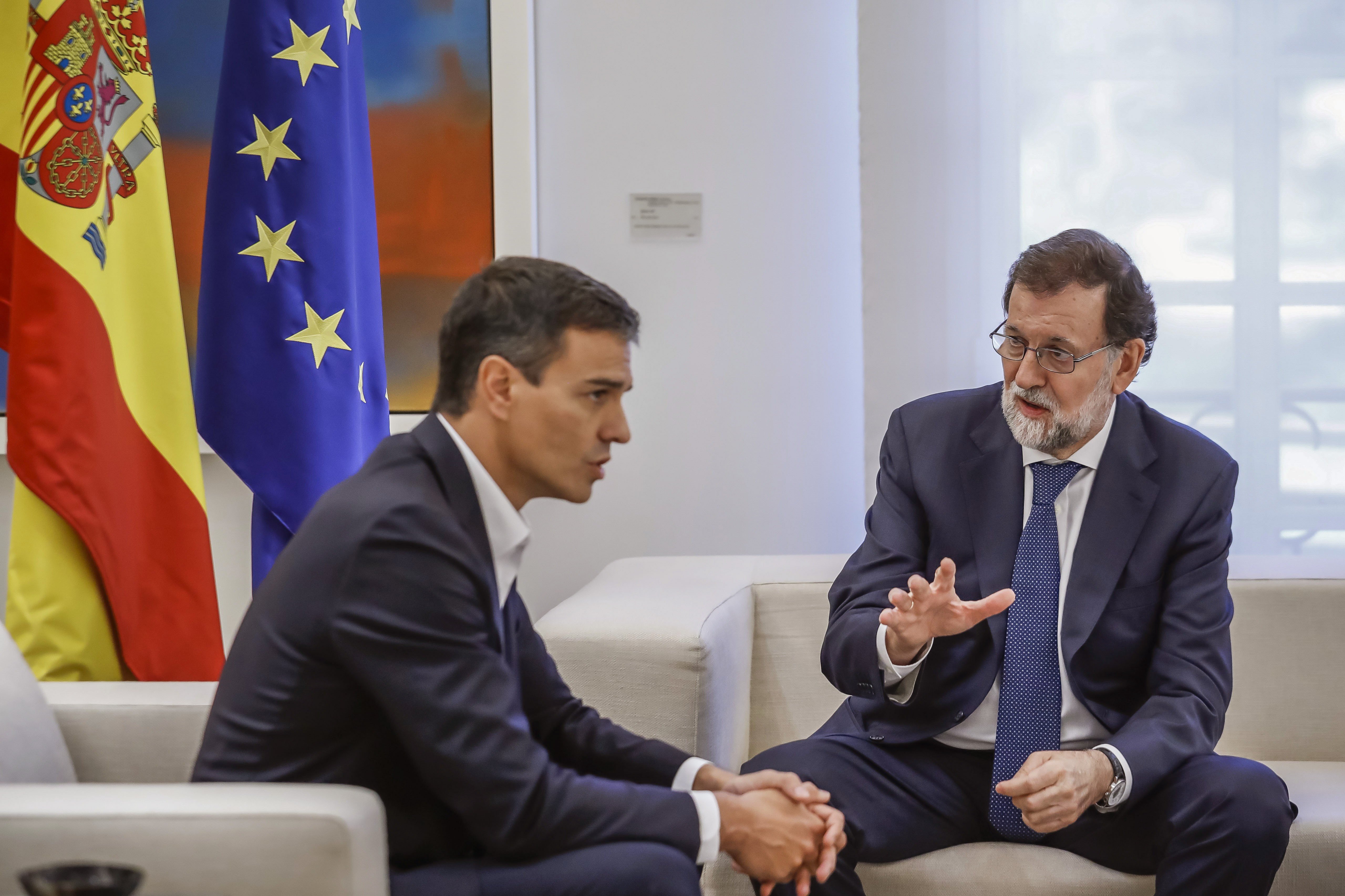 Rajoy se reúne de urgencia con Sánchez y Rivera