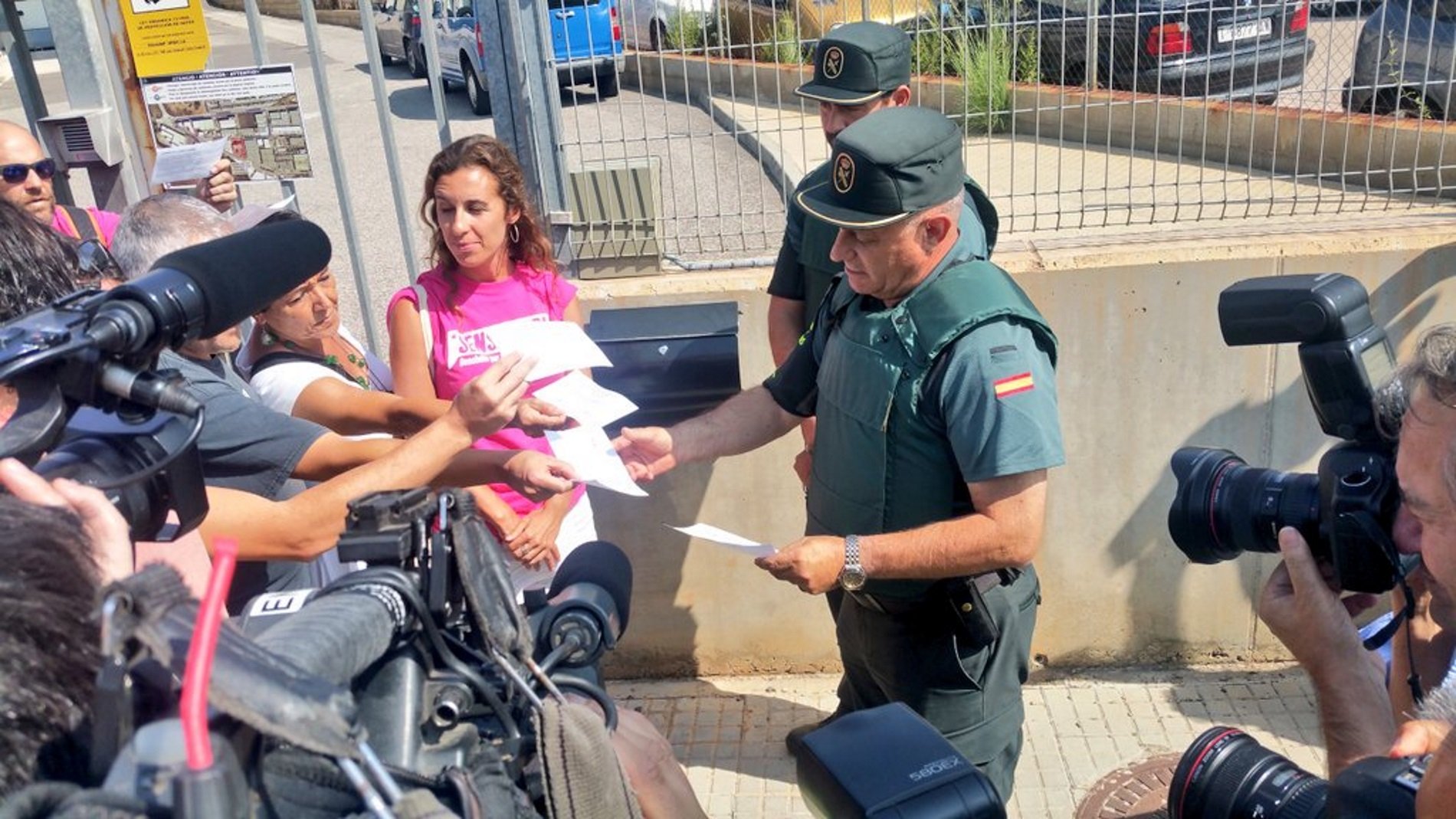 La Guardia Civil registra el coche de la empresa de limpieza de la imprenta de Constantí
