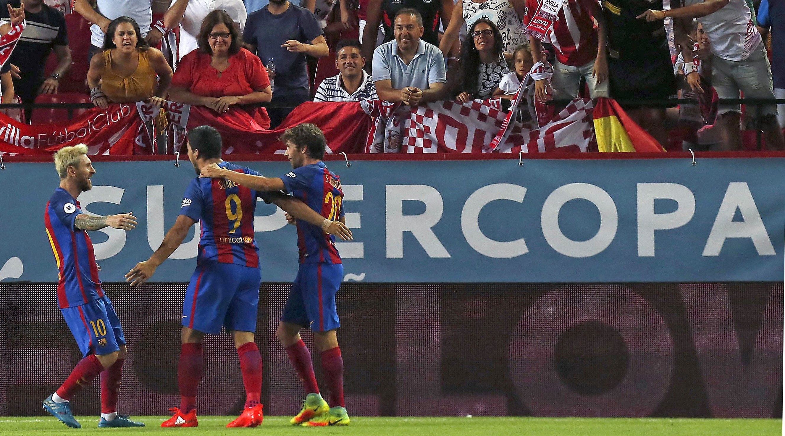 Luis Suárez y Munir dan un respiro al Barça (0-2)