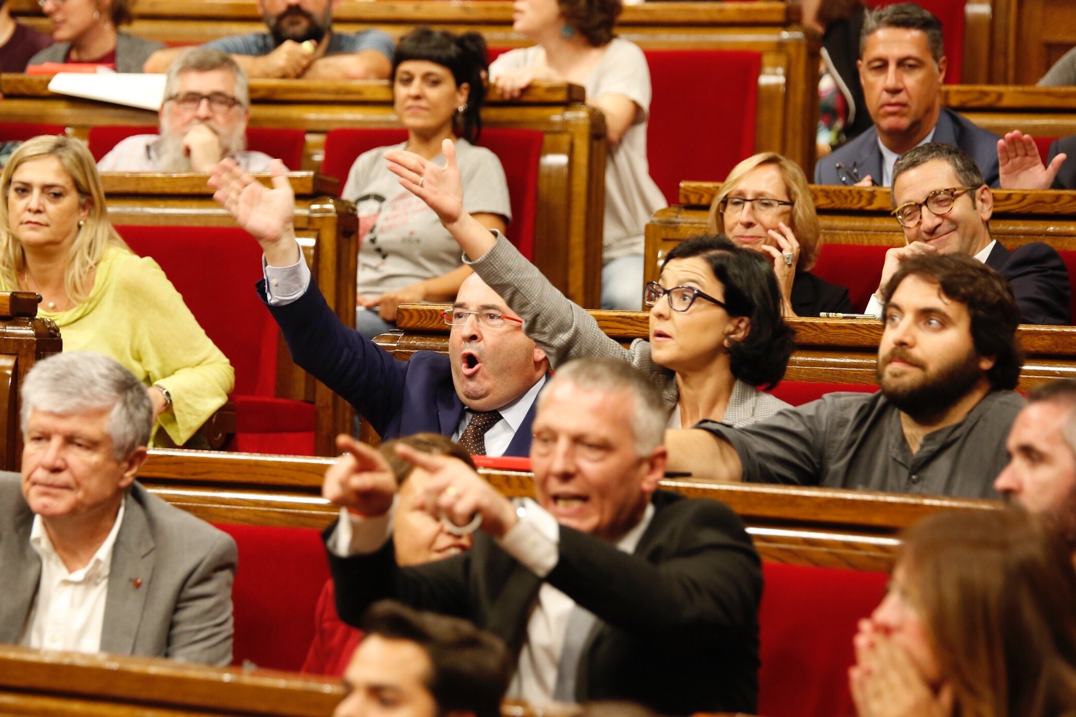 La tensión estalla en el pleno antes de abrir el debate de la ley de Transitoriedad