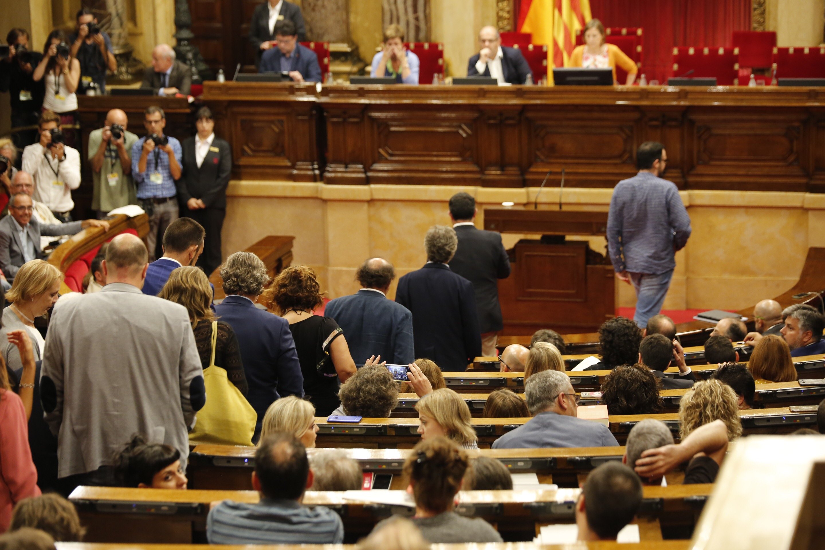 El unionismo vuelve a abandonar el pleno contra el "panfleto" de la ley de Transitoriedad