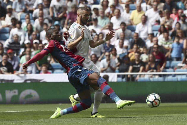 Reial Madrid LLevant Benzema   EFE