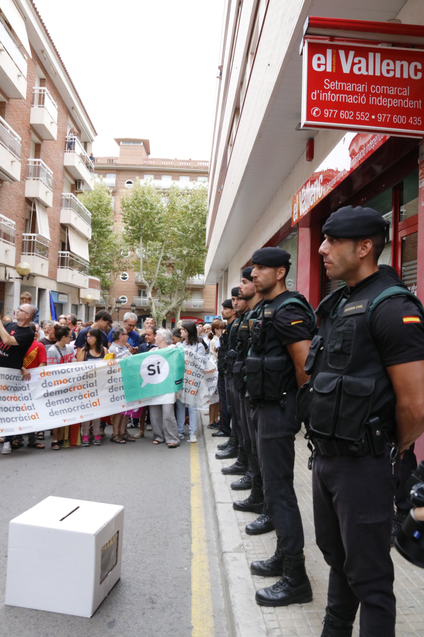 Protesters wave off the Civil Guard: "Have a good time and thank you very much"