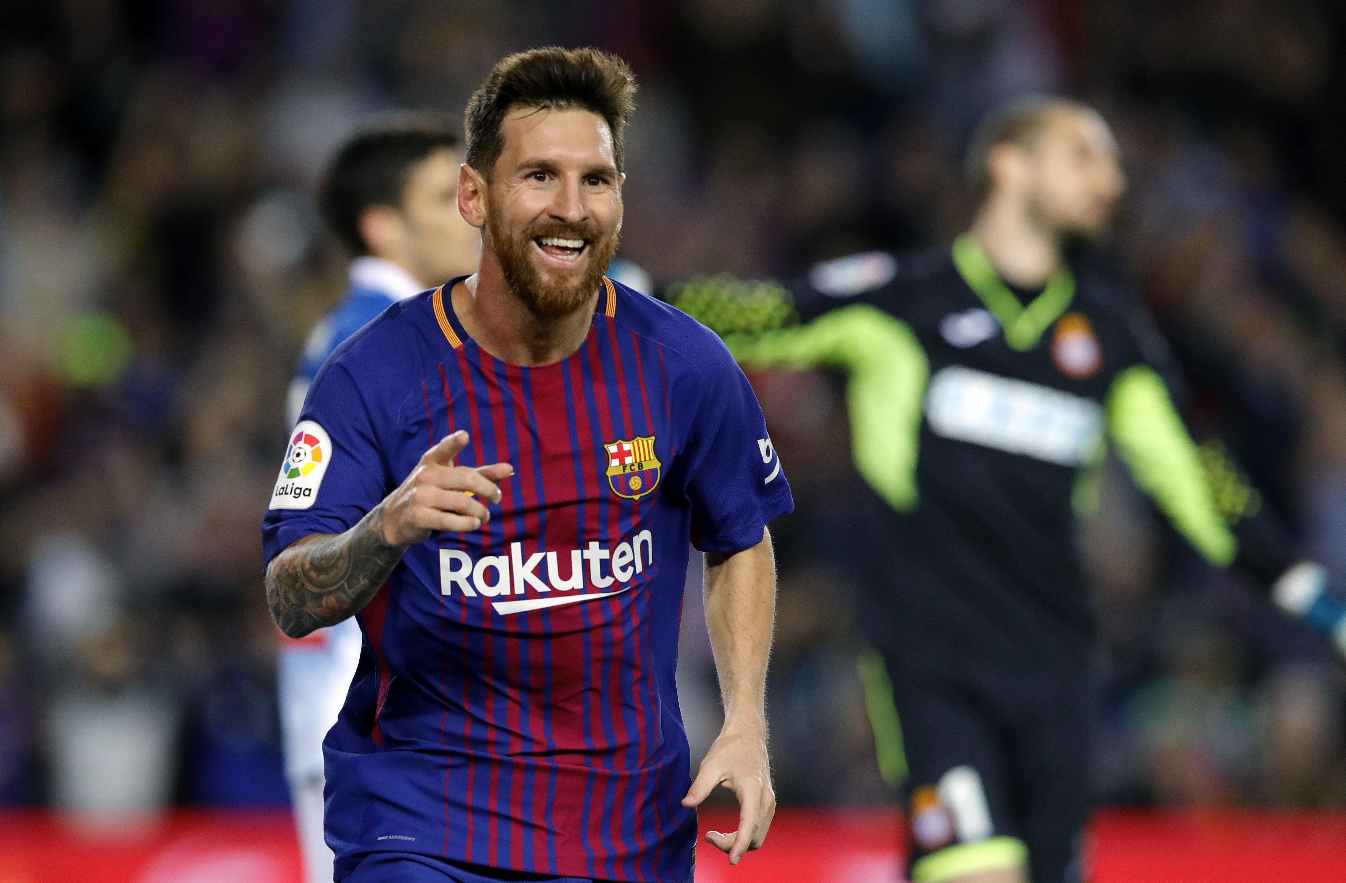 Messi acoge a Dembélé con un hat-trick en el derbi (5-0)