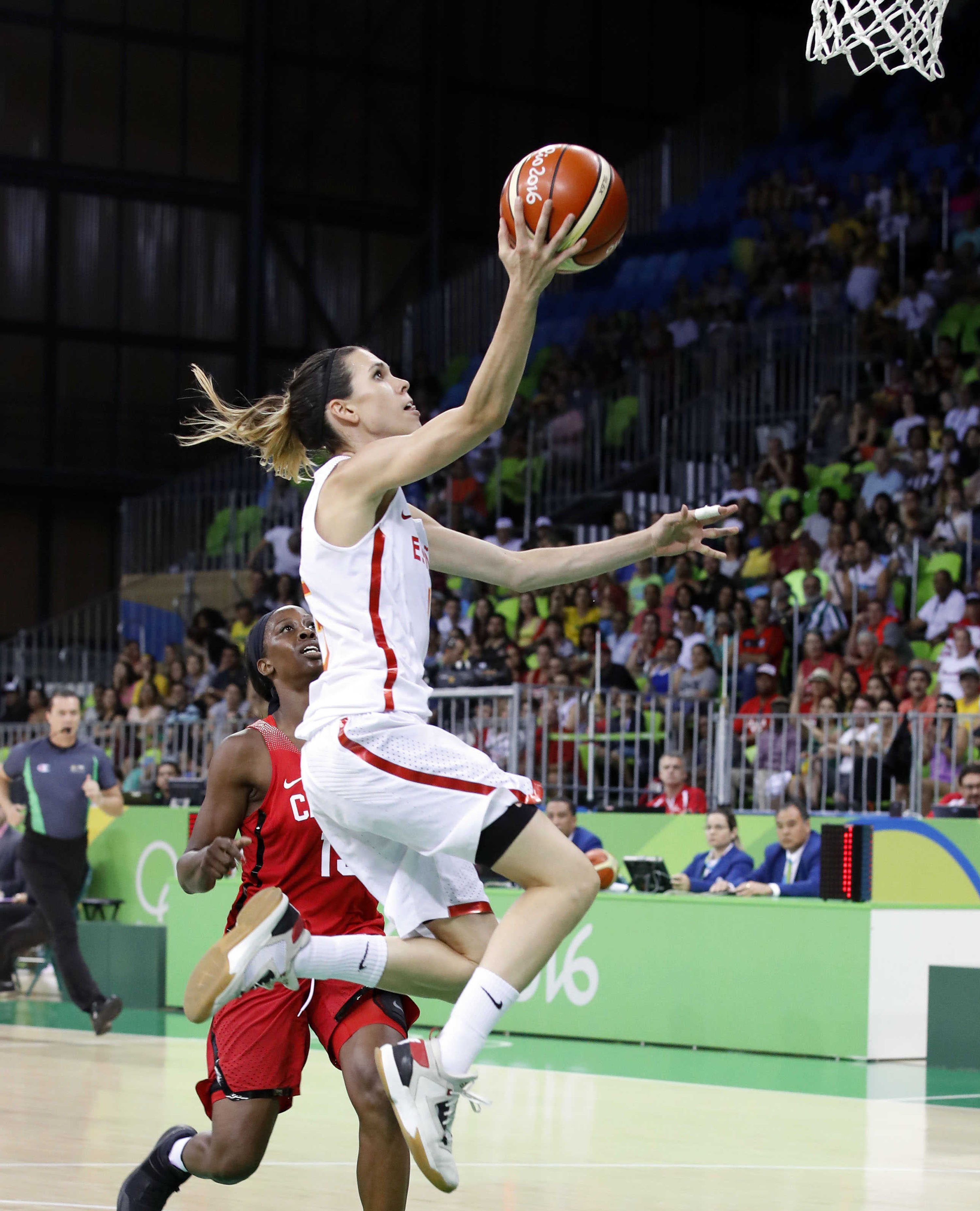 Anna Cruz y España pasan a semifinales (64-62)