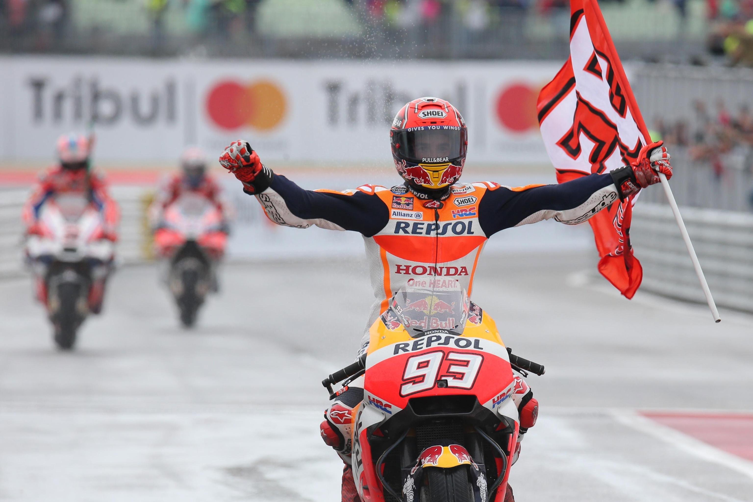 Márquez recupera el liderat sota la pluja de Misano