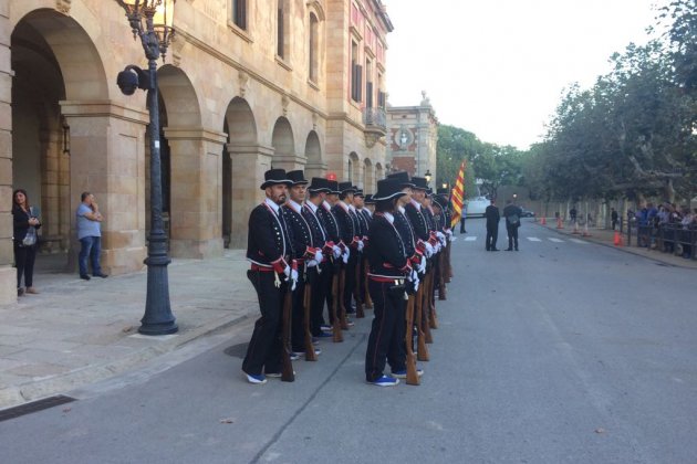 Guardia Mossos vestido de gala