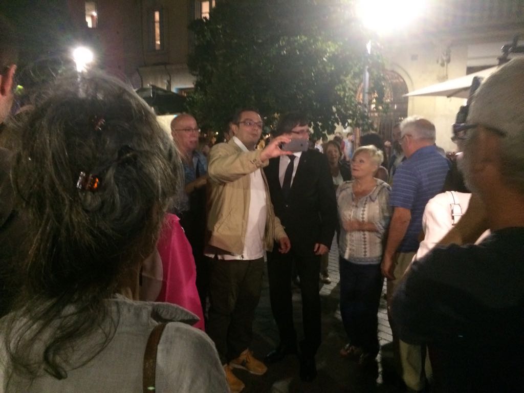 La contundente respuesta de los paseantes del Born que tropiezan con Puigdemont