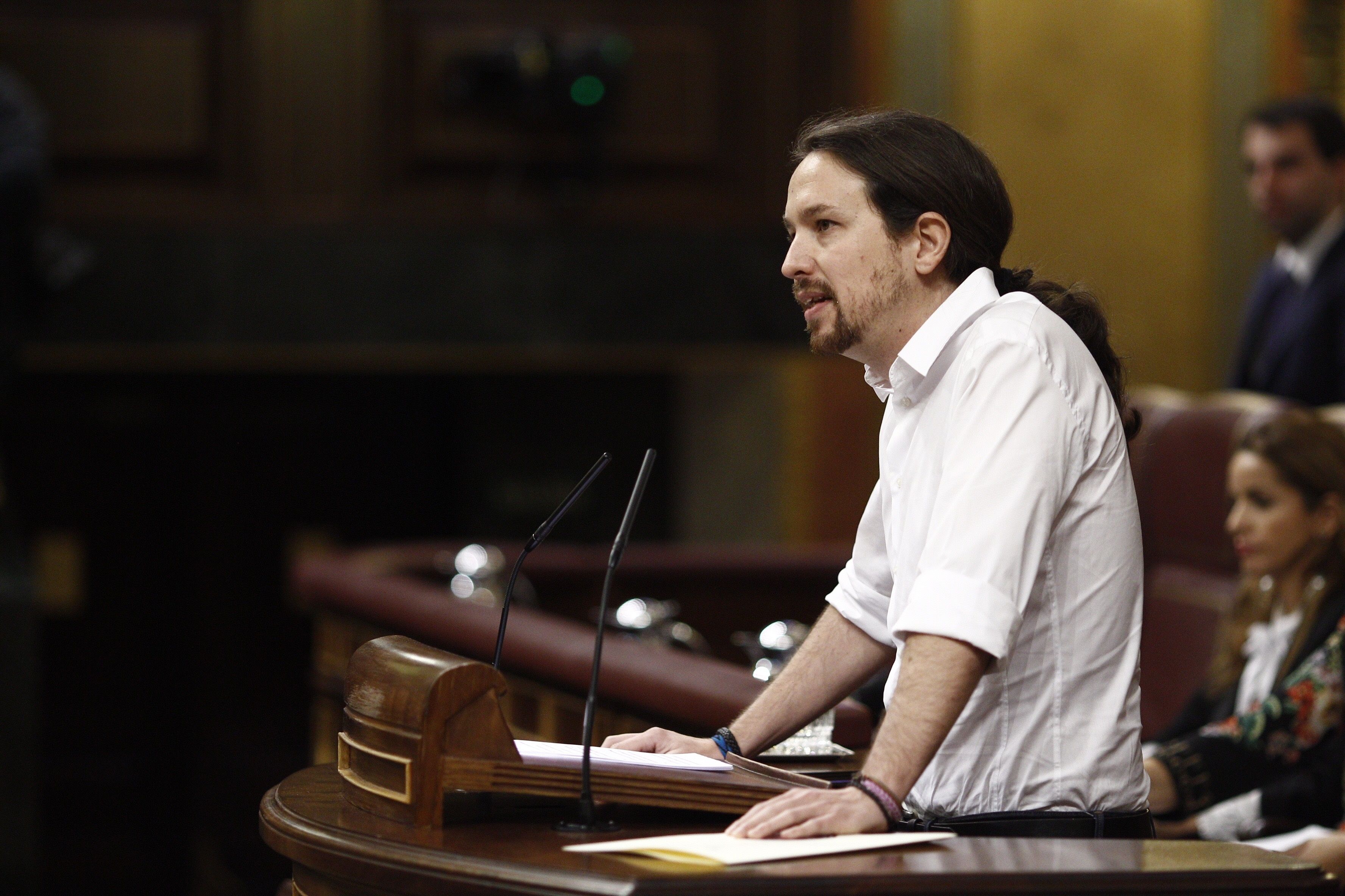 Iglesias retreu a Sánchez la “calç viva” de Felipe González