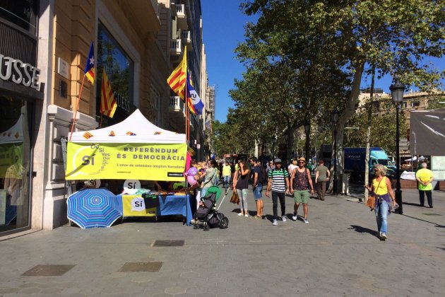 Paradetes a Passeig de Gràcia / Maria Macià