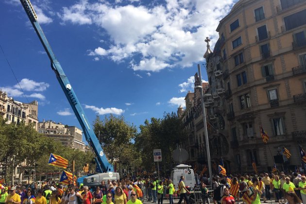 diada passeig de gràcia 15h    Nicolás Tomás