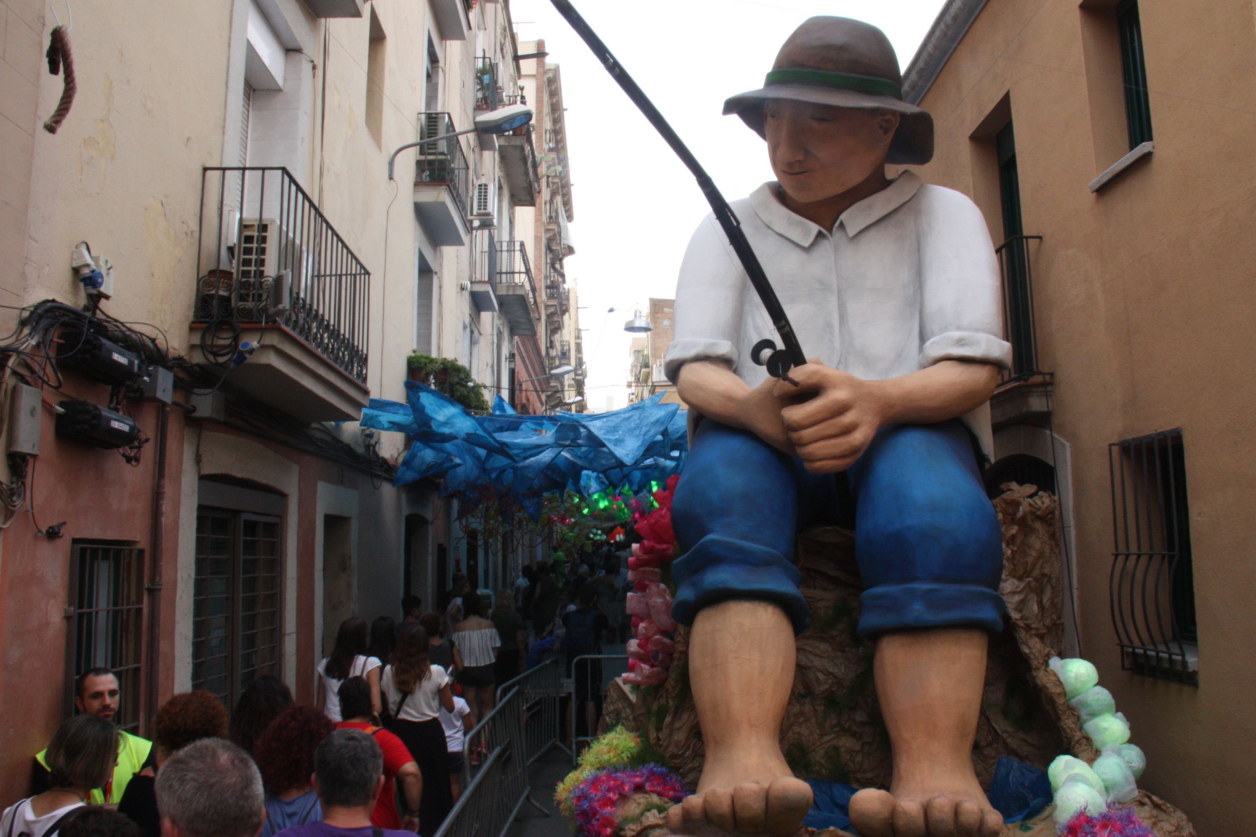 'La mar salada' de Fraternitat de Baix y Tordera se impone en el concurso de calles adornadas