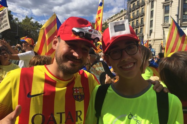manifestants gorra urna Diada