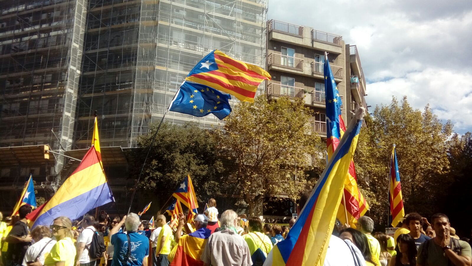 Retail.cat demana a Colau que no obri les botigues turístiques l'1-O