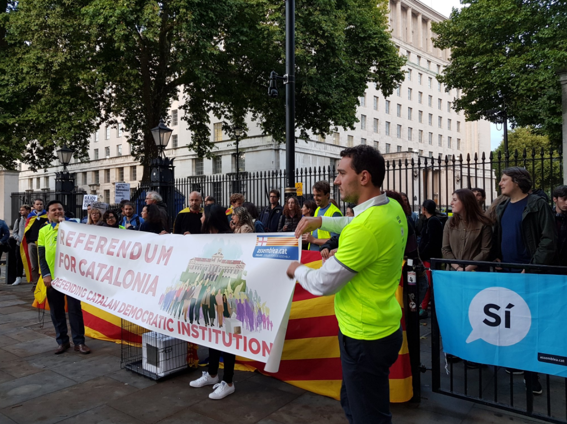 Manifestación ante Downing Street para que dé apoyo al referéndum