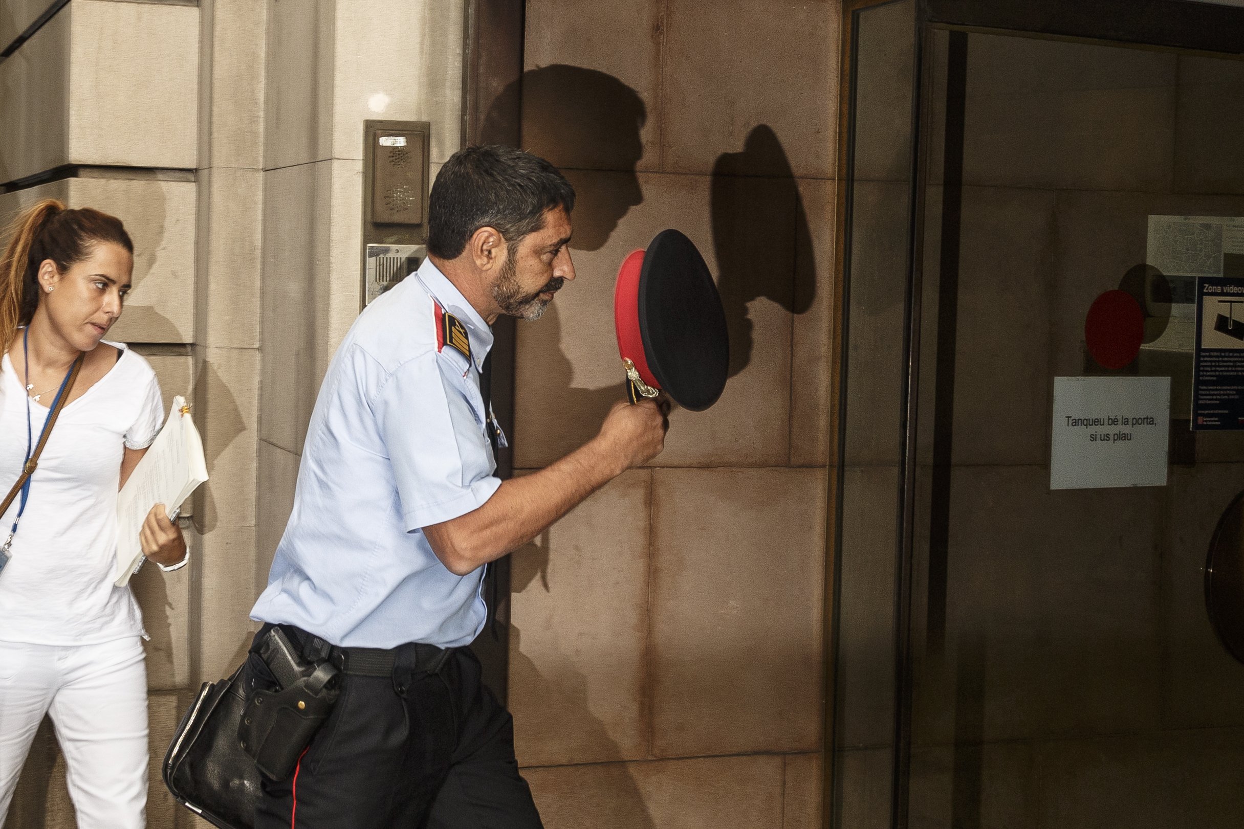 Catalan police ordered by Public Prosecutor to seize ballot boxes and prevent the referendum