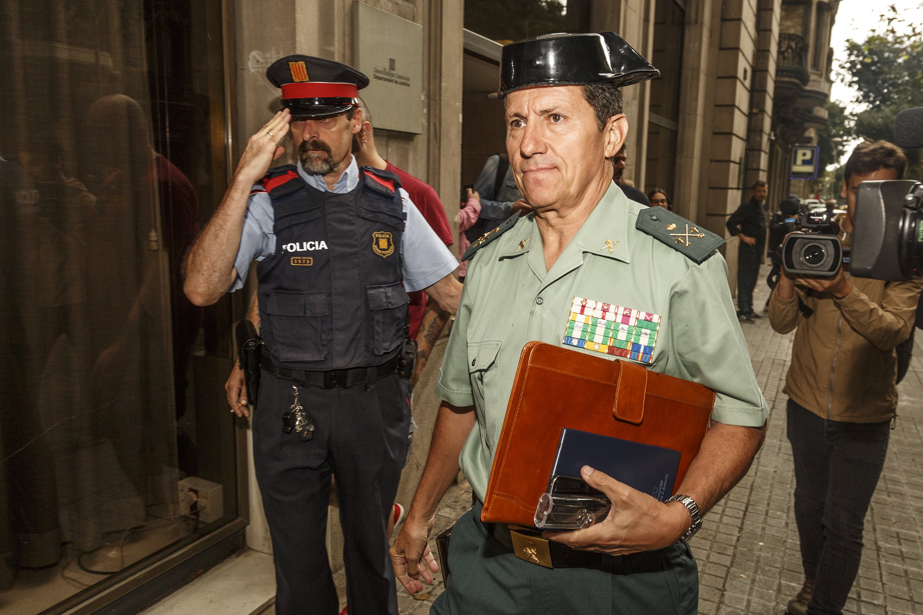 Spanish government promotes head of Civil Guard in Catalonia after referendum