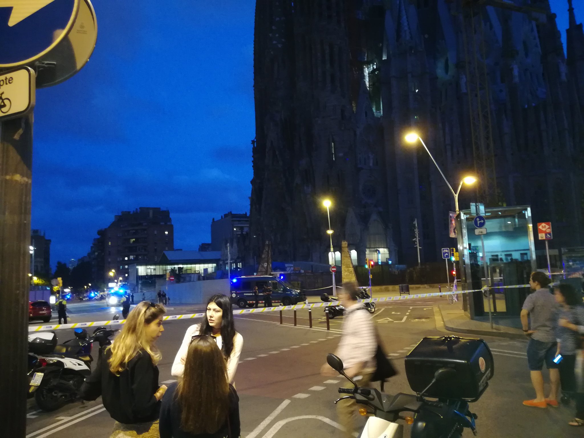 Falsa alarma a la Sagrada Família per una furgoneta sospitosa