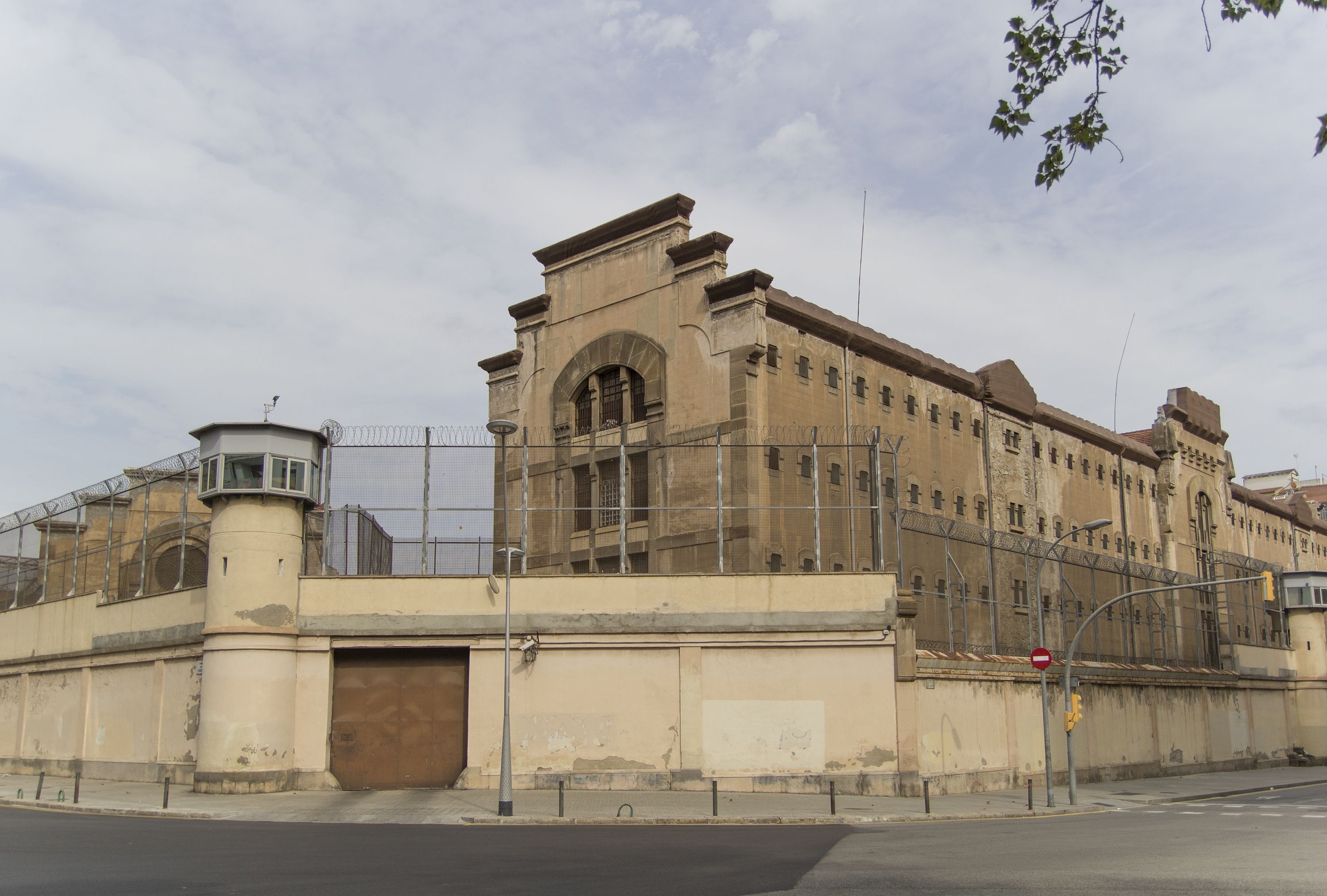 Òmnium Cultural celebrará en la Model el acto "Luchas durante el franquismo"