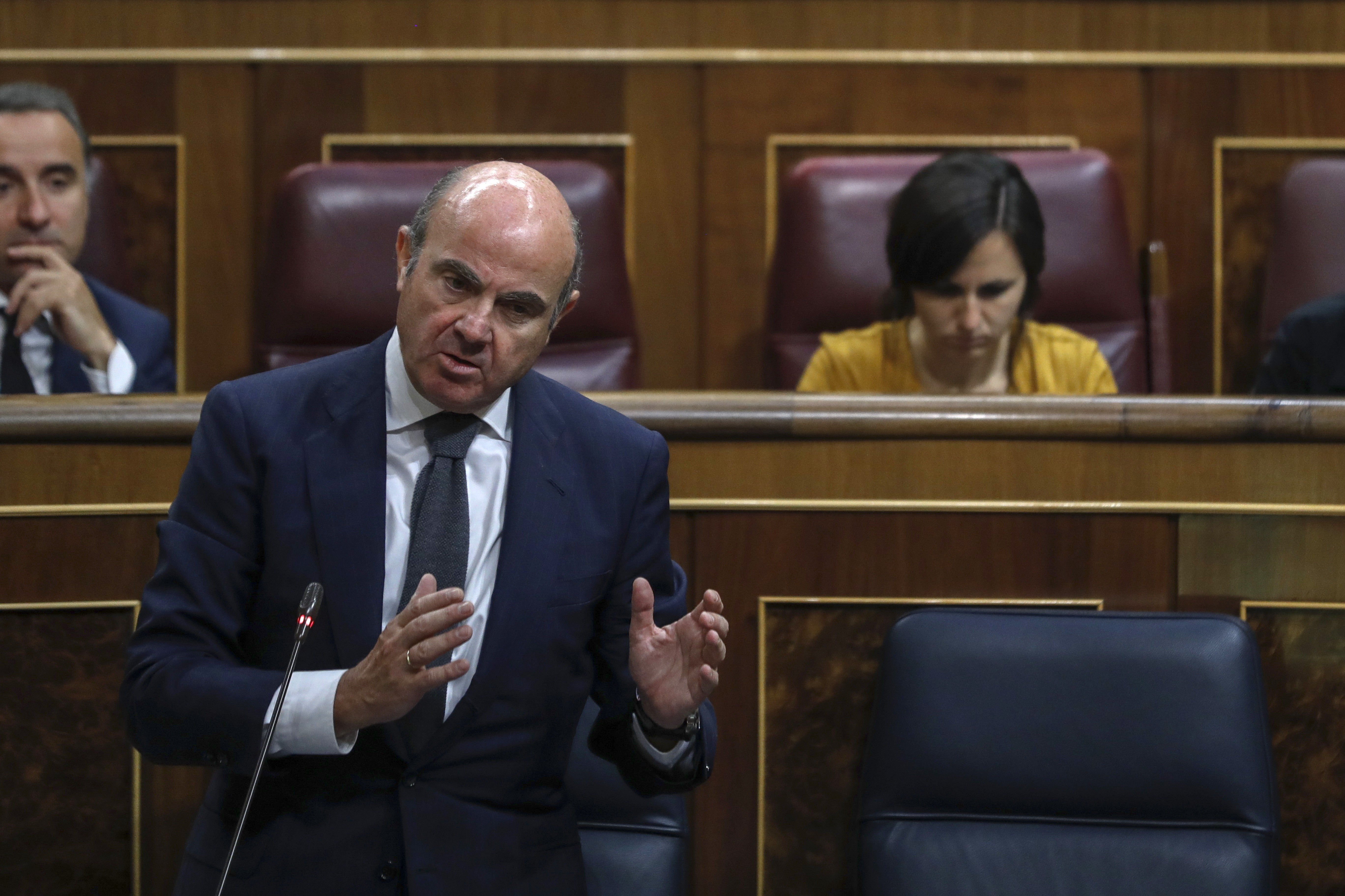 Guindos admite que no hay fuga de empresas en Catalunya