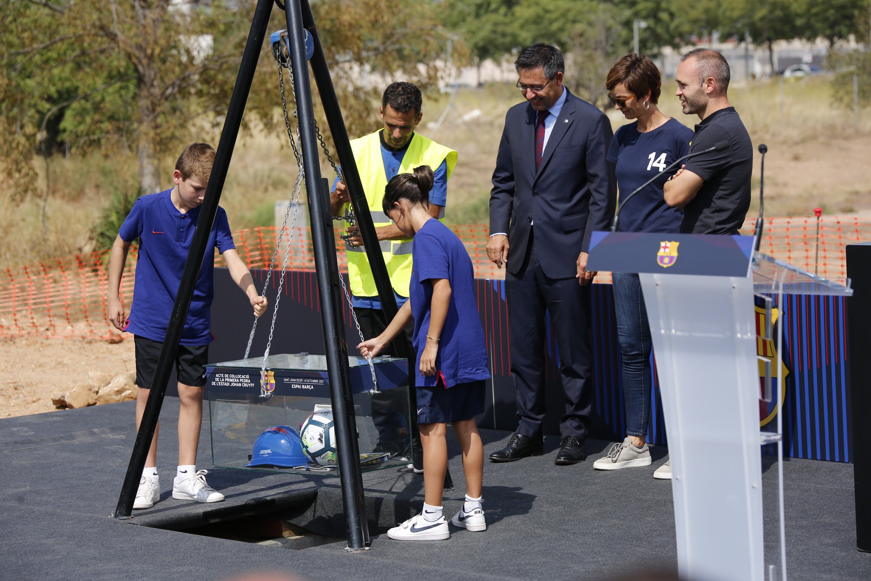 El Barça coloca la primera piedra del Estadio Johan Cruyff