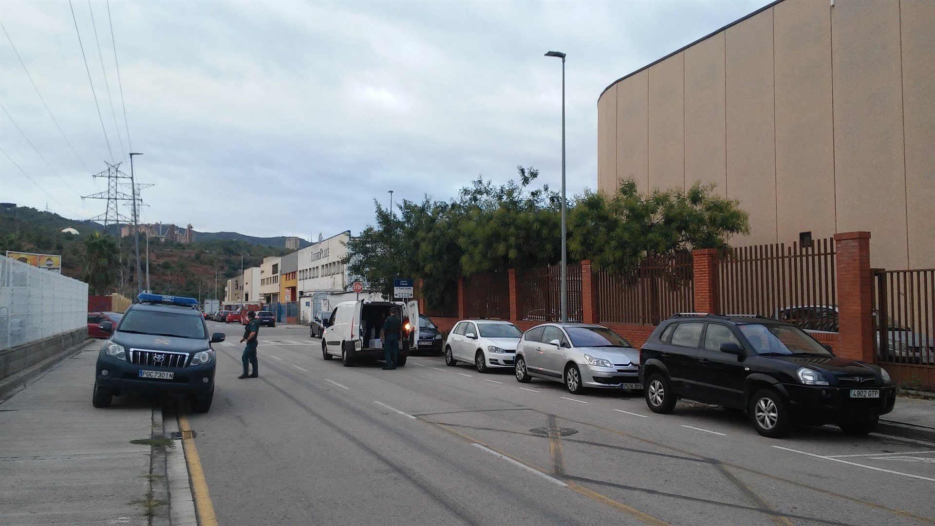 La Guardia Civil entra en dos imprentas de Sant Feliu de Llobregat y l'Hospitalet