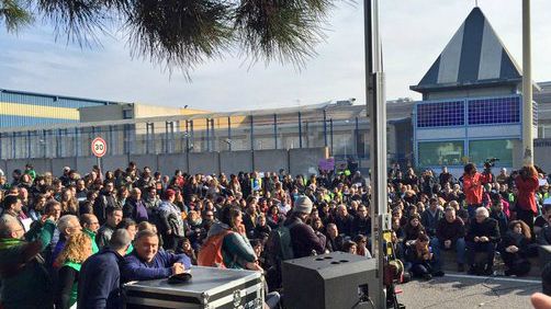 Aumenta la presión para cerrar el CIE de Zona Franca