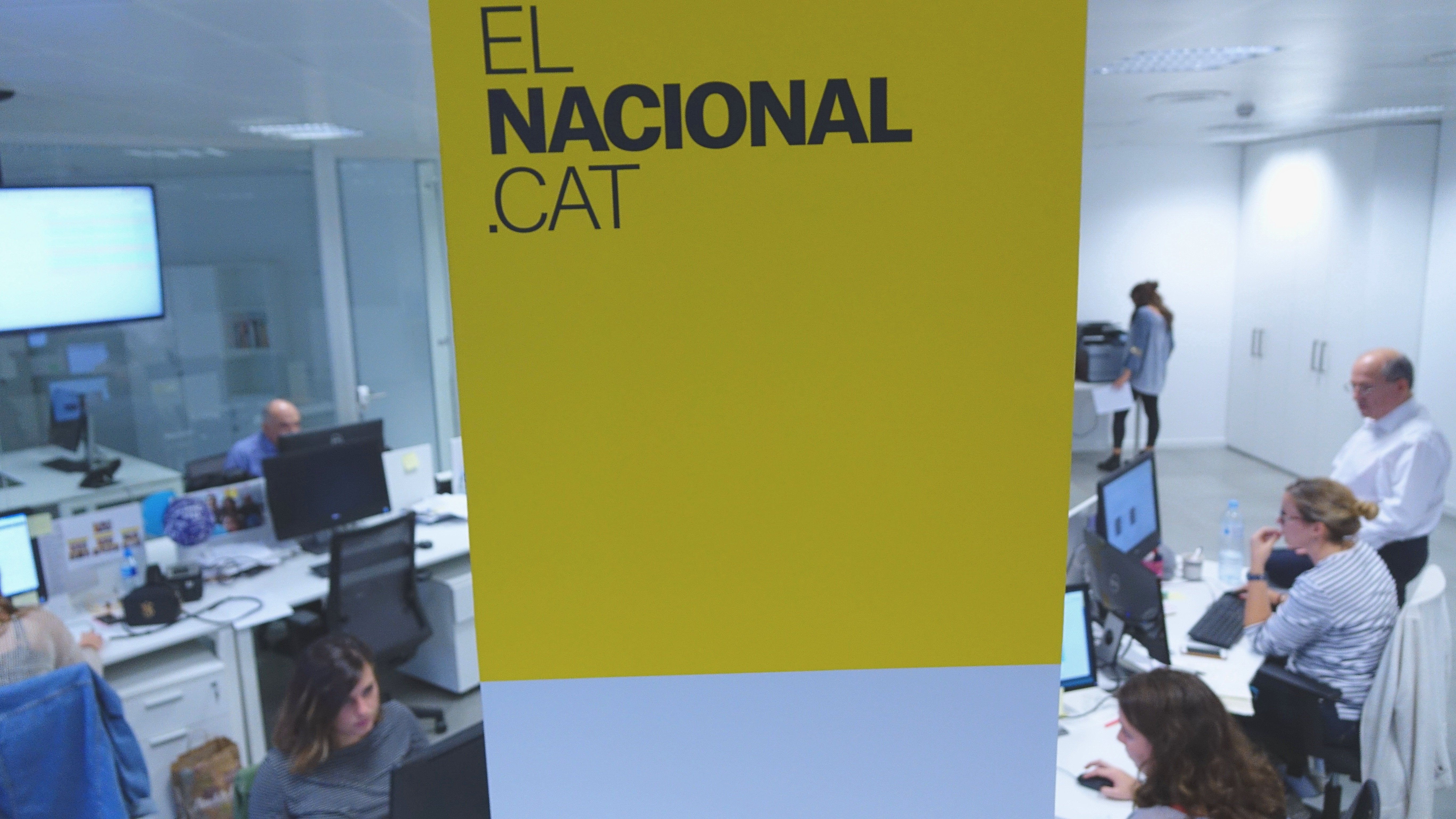 Spanish Civil Guard in the office of 'El Nacional', other media