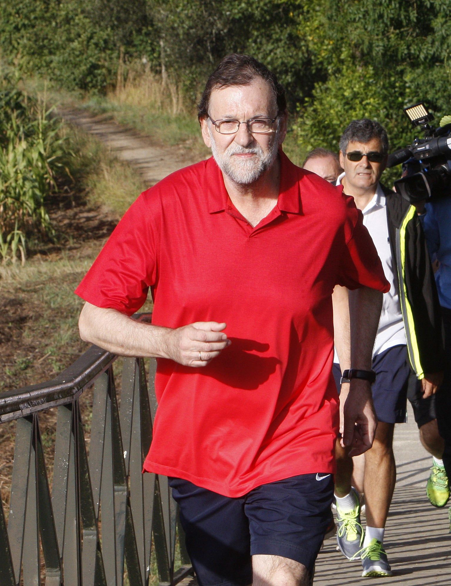 Rajoy pide "sentido común" al PSOE mientras este mira hacia "el cambio"