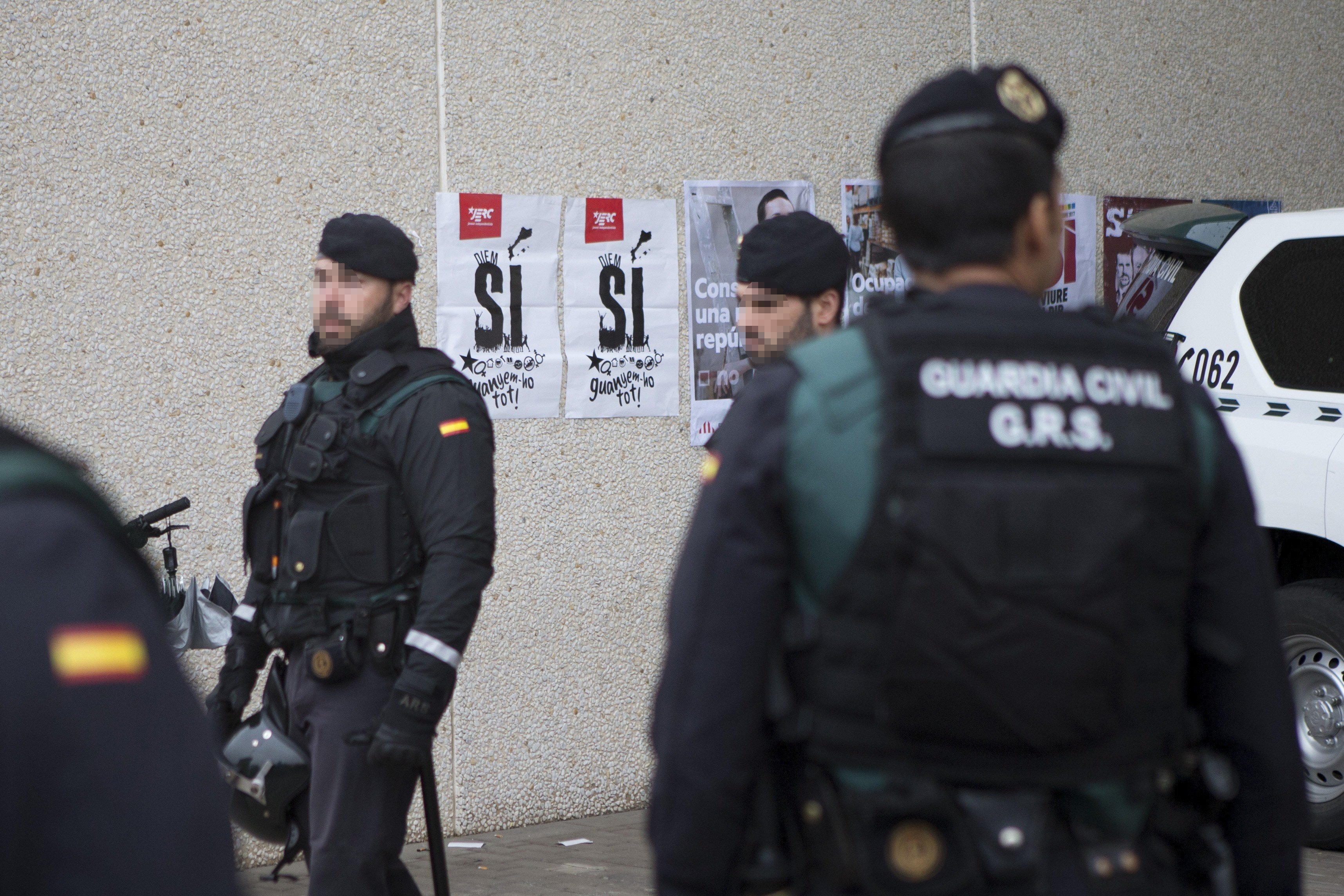 El govern espanyol mana buscar urnes als grups antiterroristes (i estem en alerta 4)