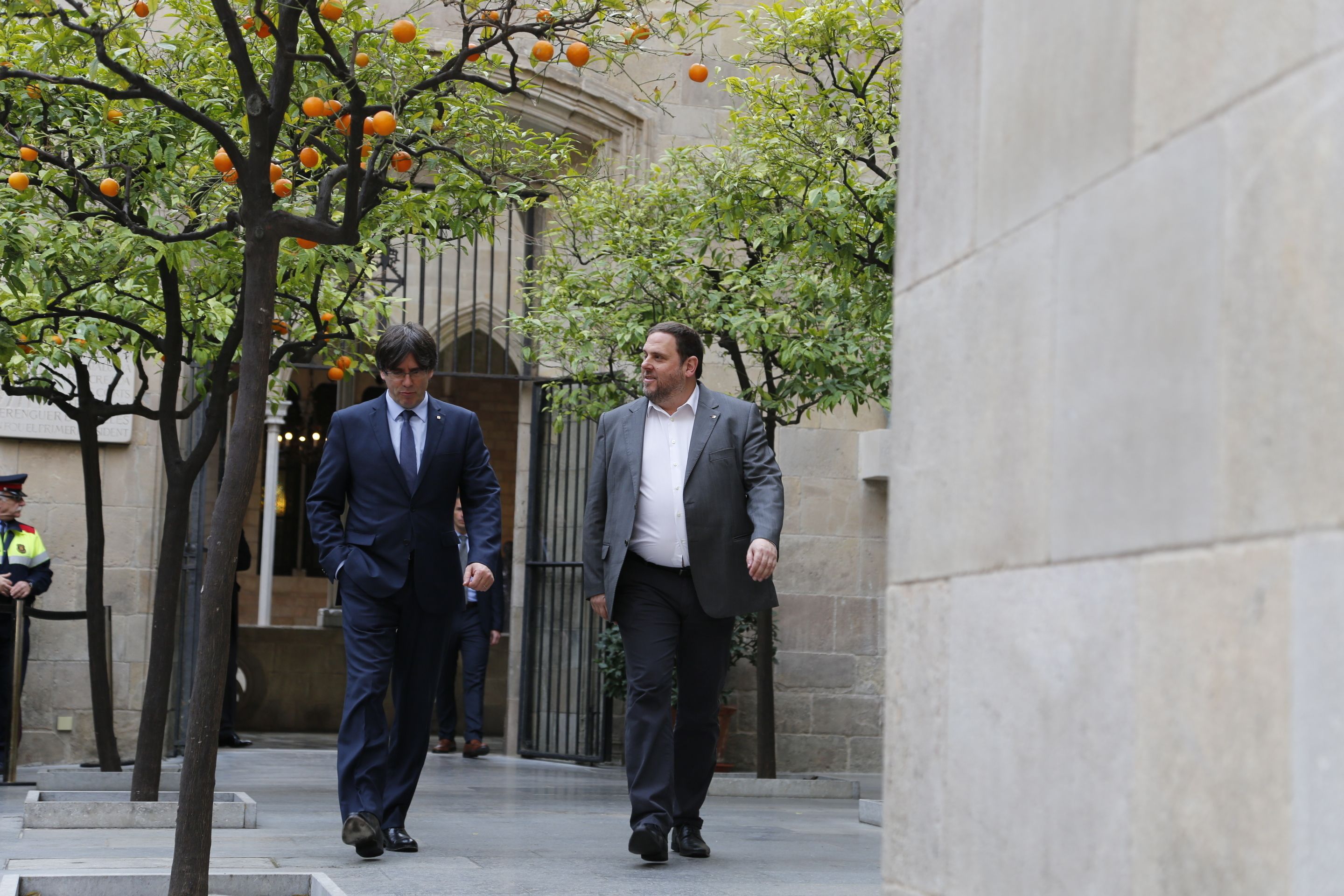 Puigdemont i Junqueras aborden el BCN World amb Port Aventura