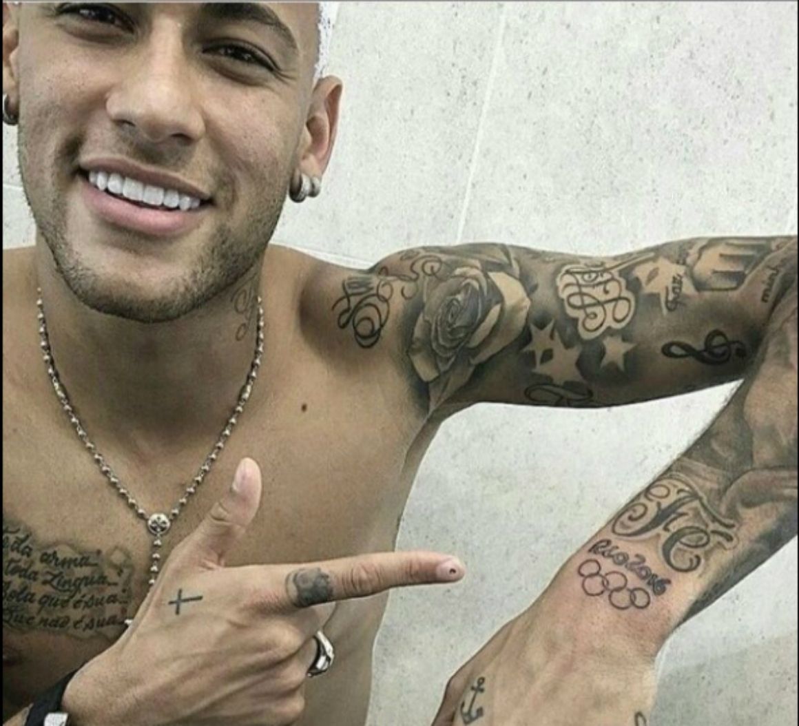 Neymar se tatúa los Juegos y se tiñe de dorado