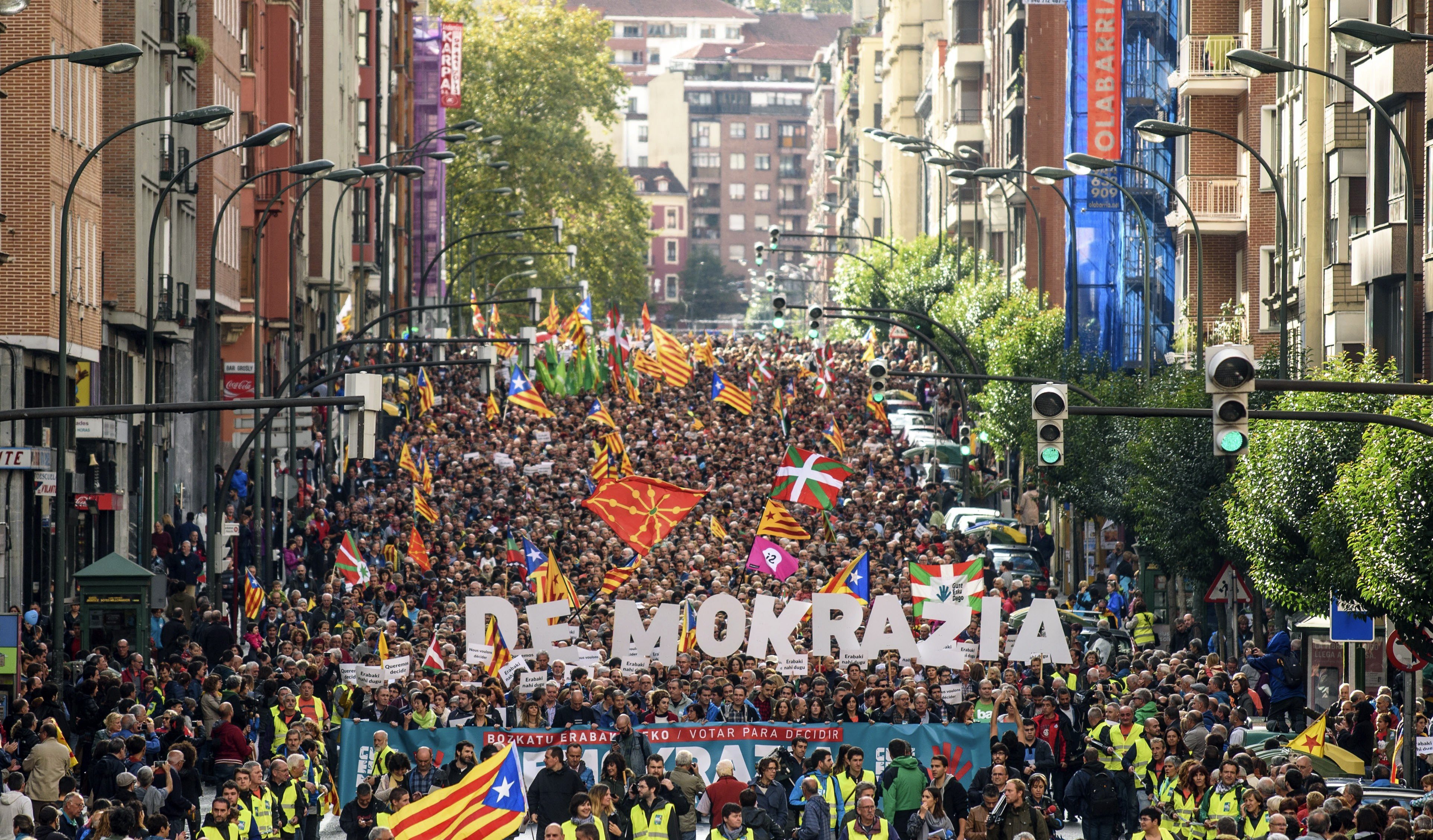 Gran manifestación en Bilbao a favor del referéndum catalán