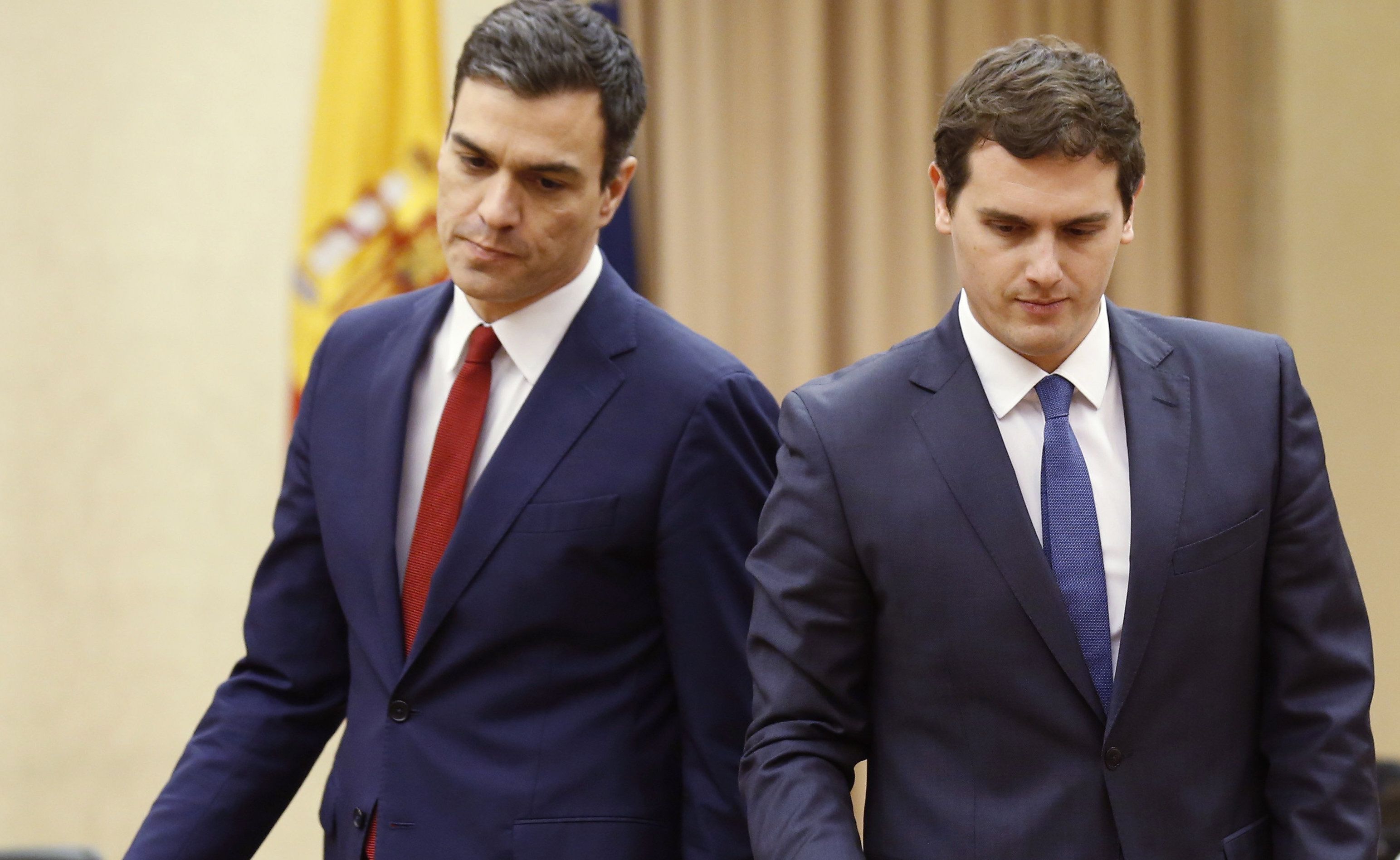 ¿Los barones del PSOE se confabulan con Albert Rivera contra Pedro Sánchez?