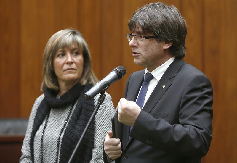 Front comú de Puigdemont amb alcaldesses d'esquerra