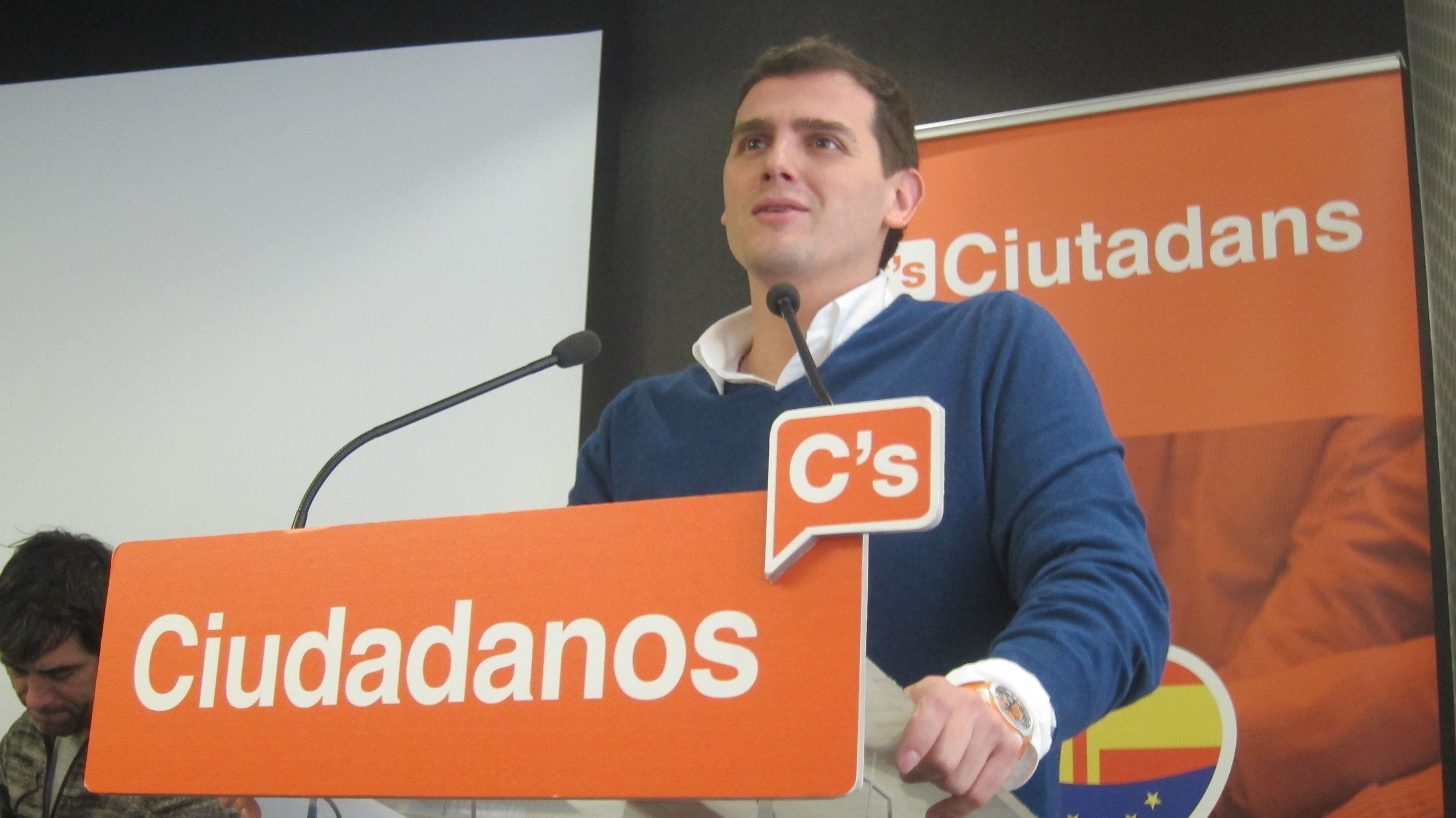 C's a Rajoy: "no sea como Iglesias e independentistas, no bloquee"
