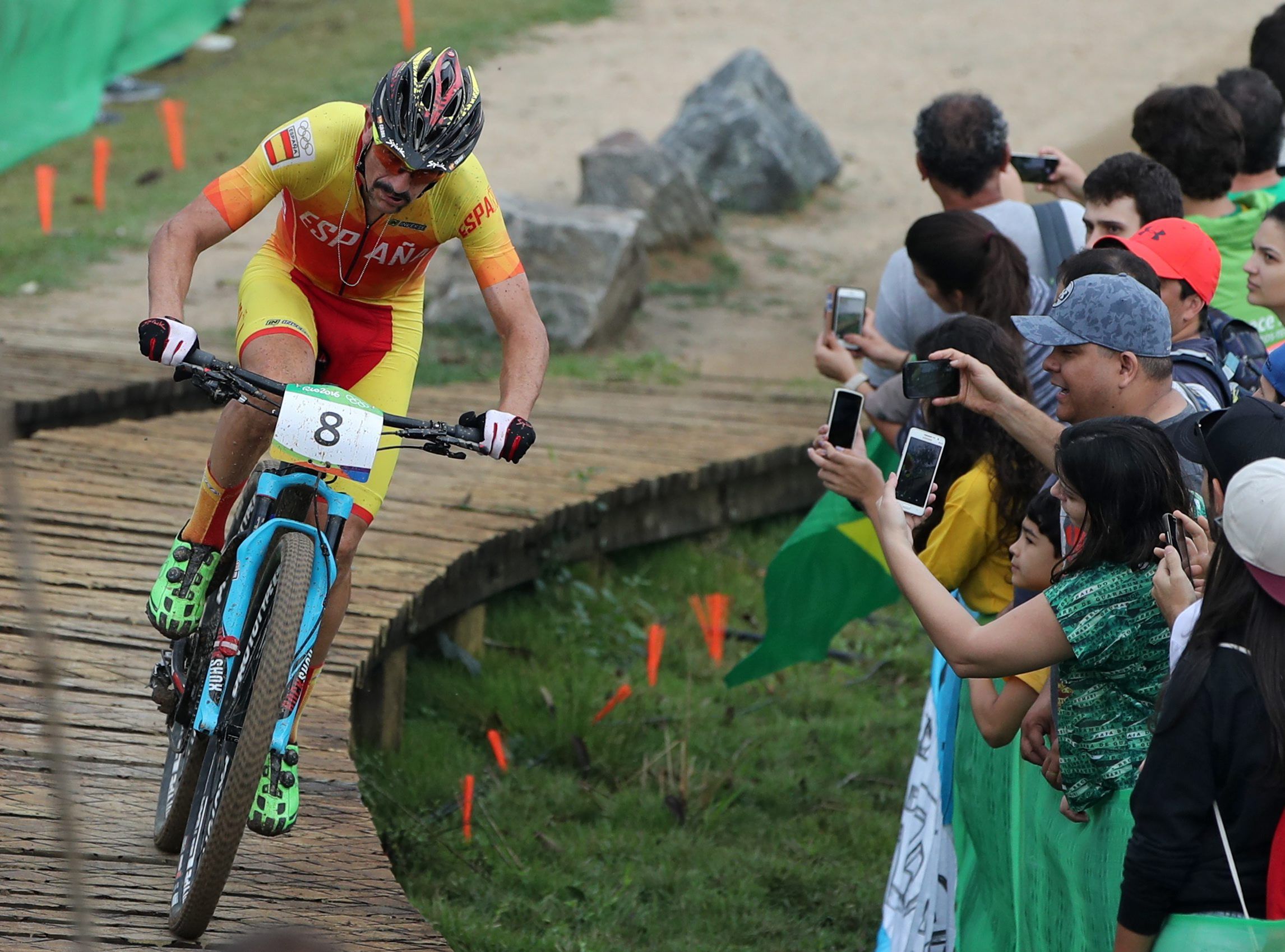 Carlos Coloma, un bronce a la insistencia